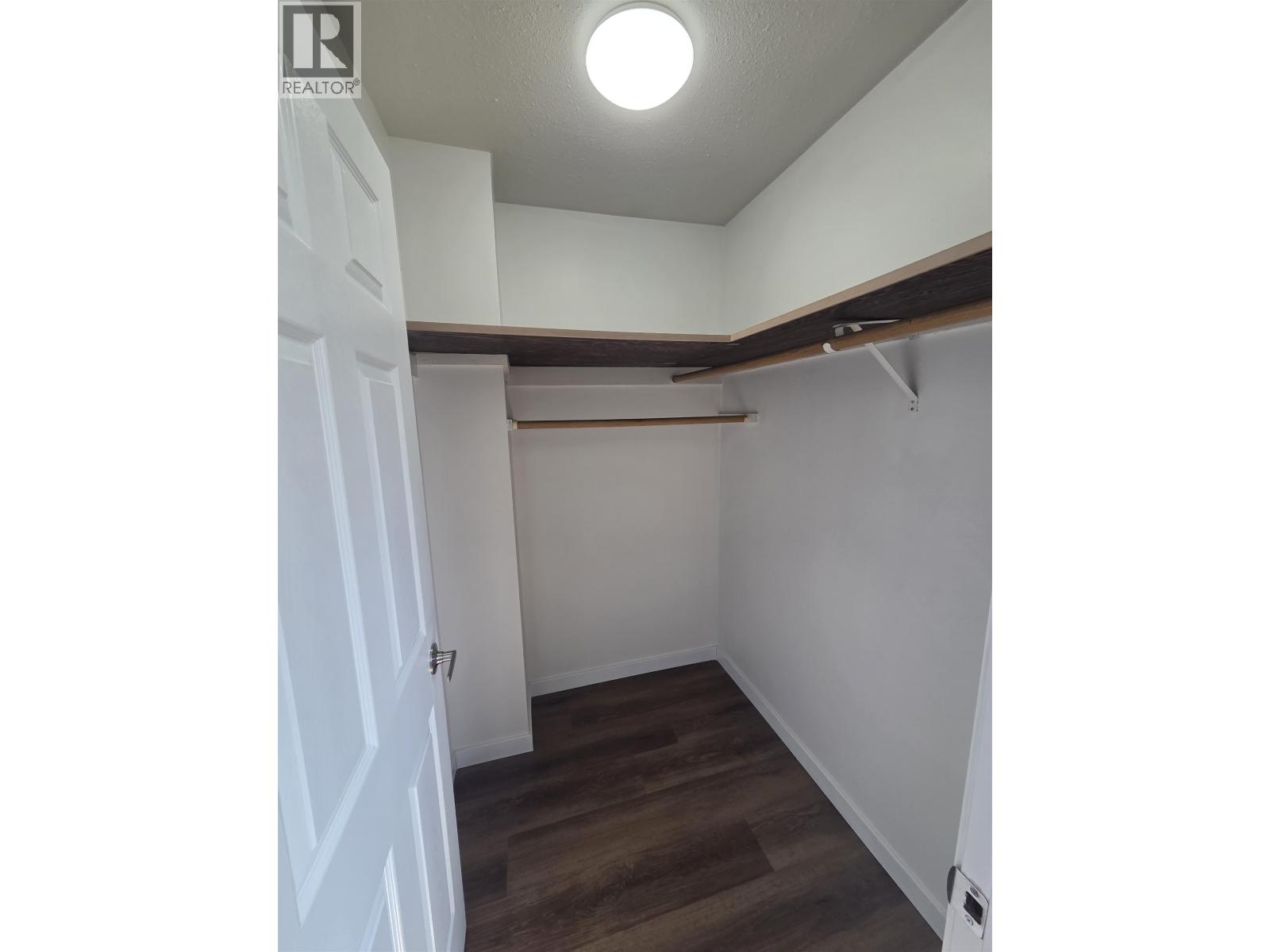2402 Victoria Street Property Photo 23