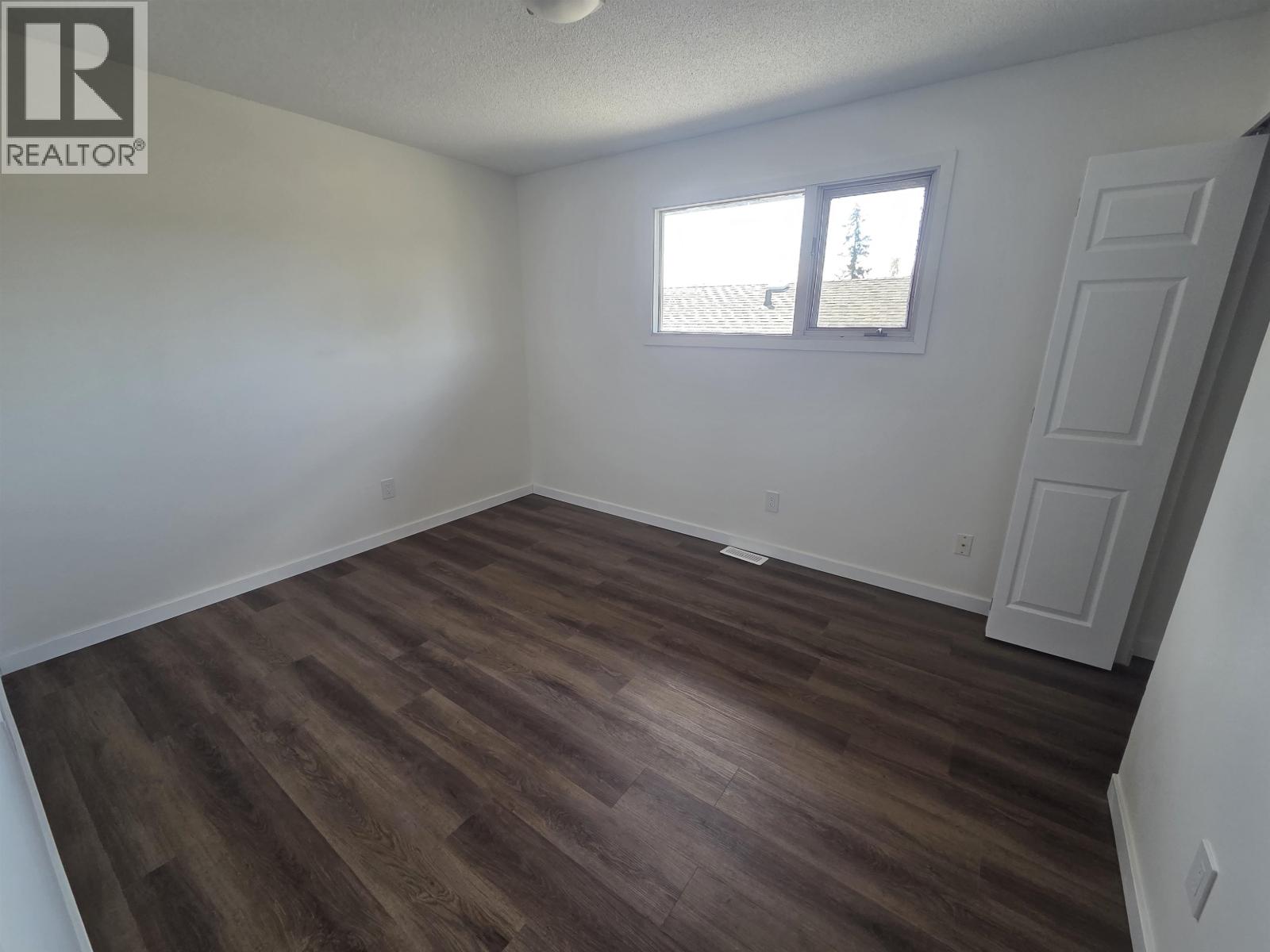 2402 Victoria Street Property Photo 25