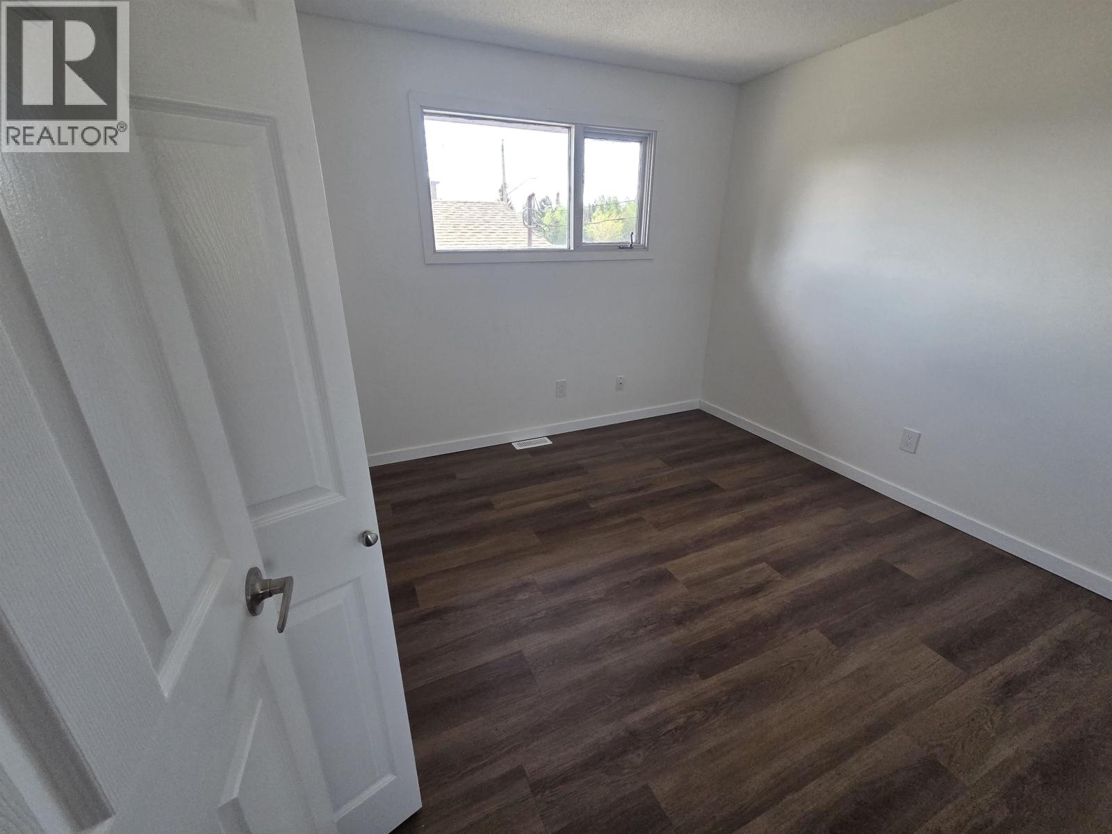 2402 Victoria Street Property Photo 26
