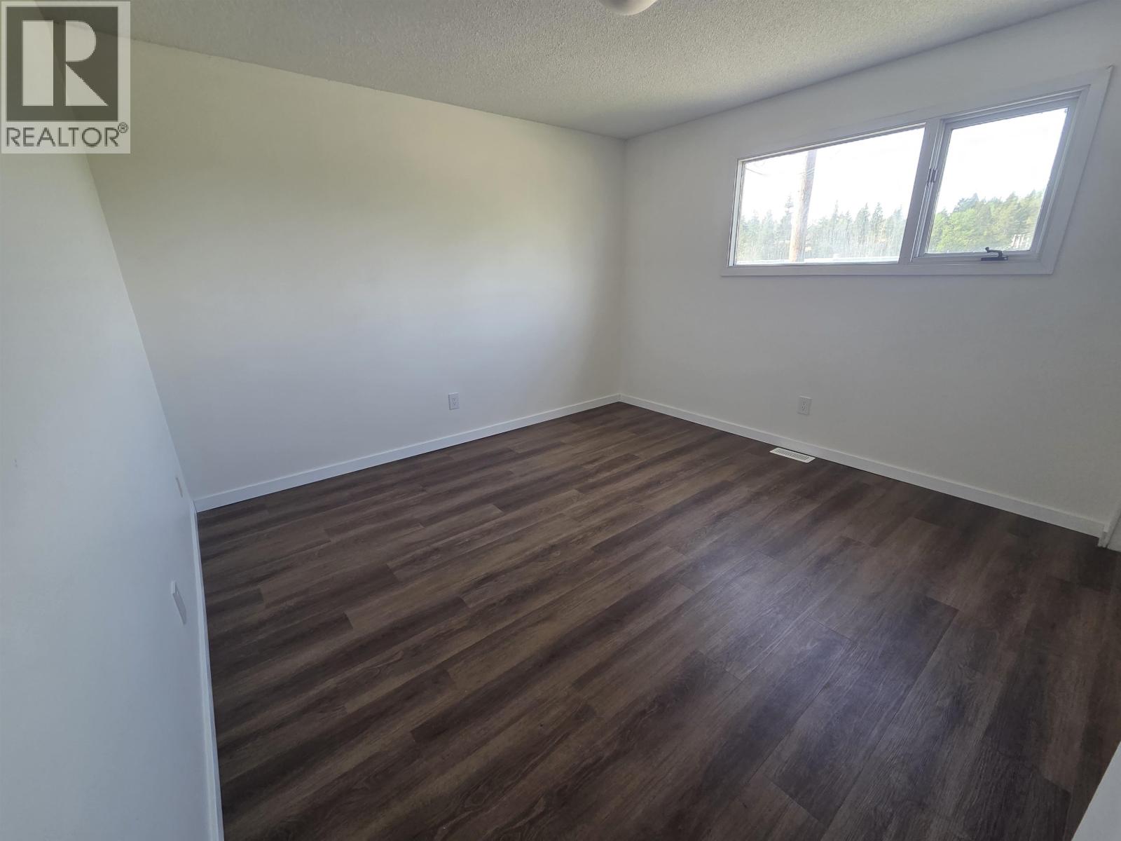2402 Victoria Street Property Photo 27