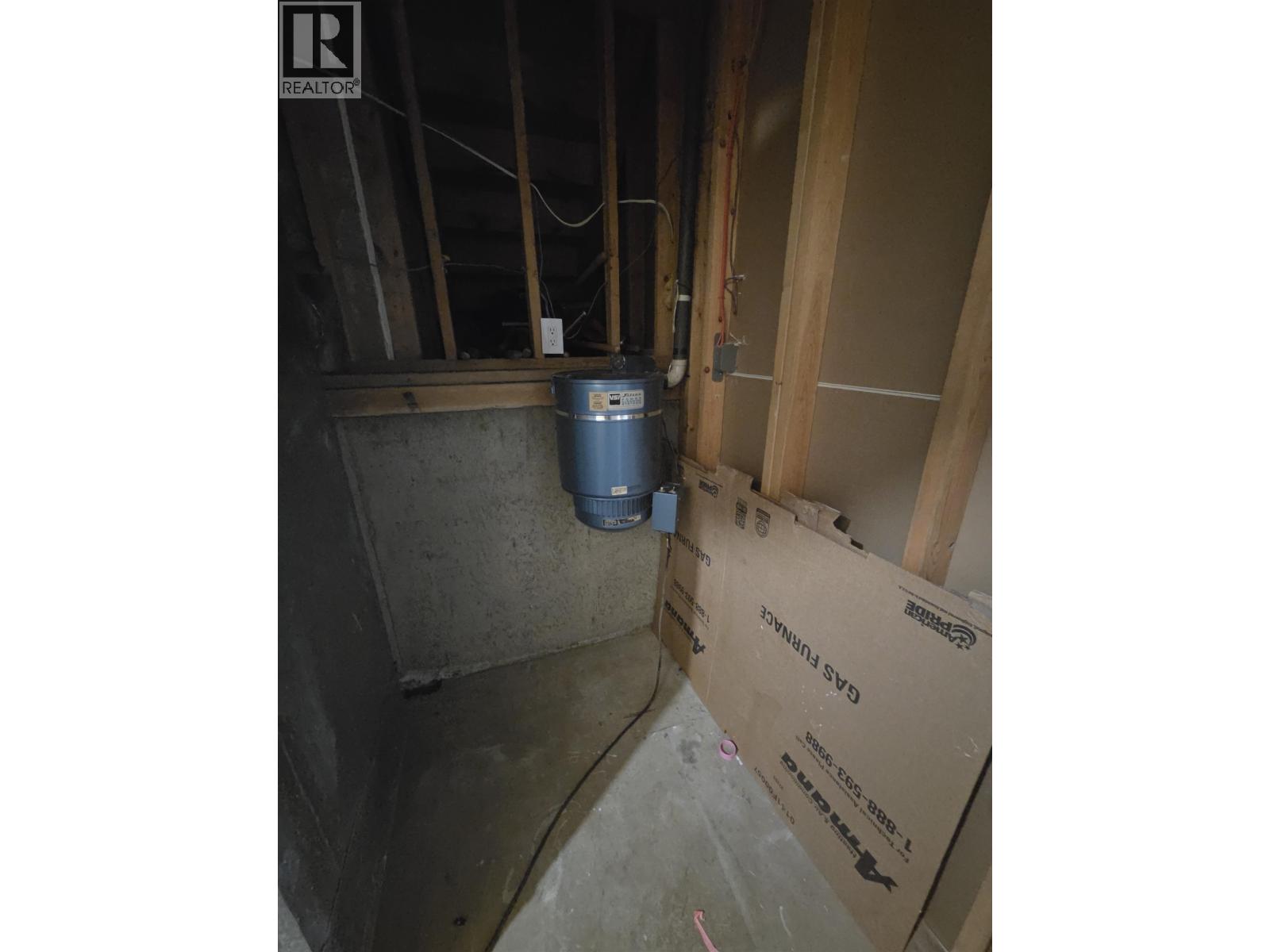 2402 Victoria Street Property Photo 34