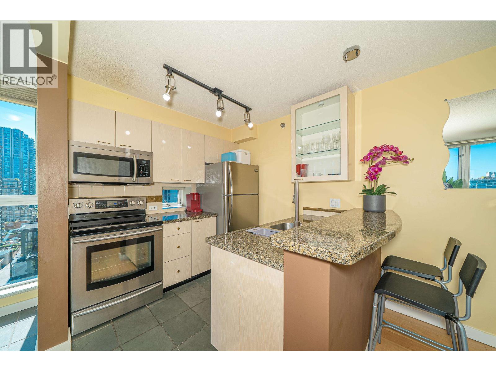 1509 1068 Hornby Street Property Photo 9