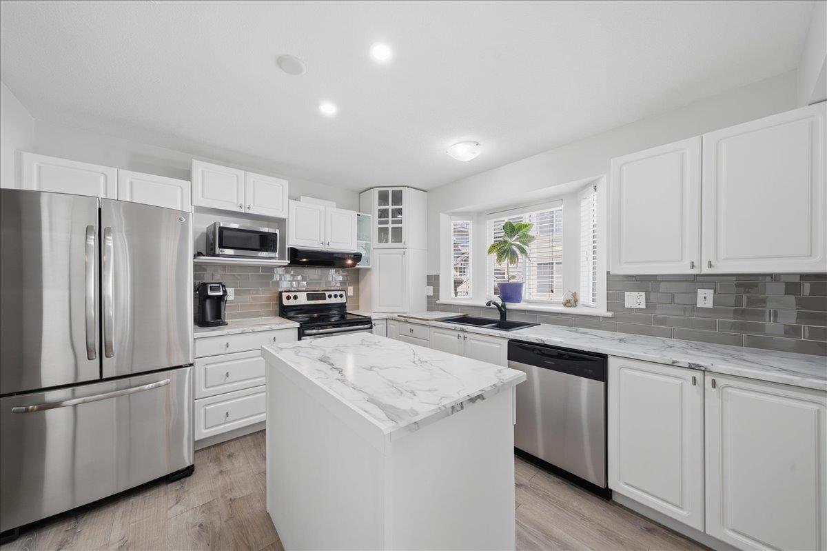 39 7640 Blott Street Property Photo 12