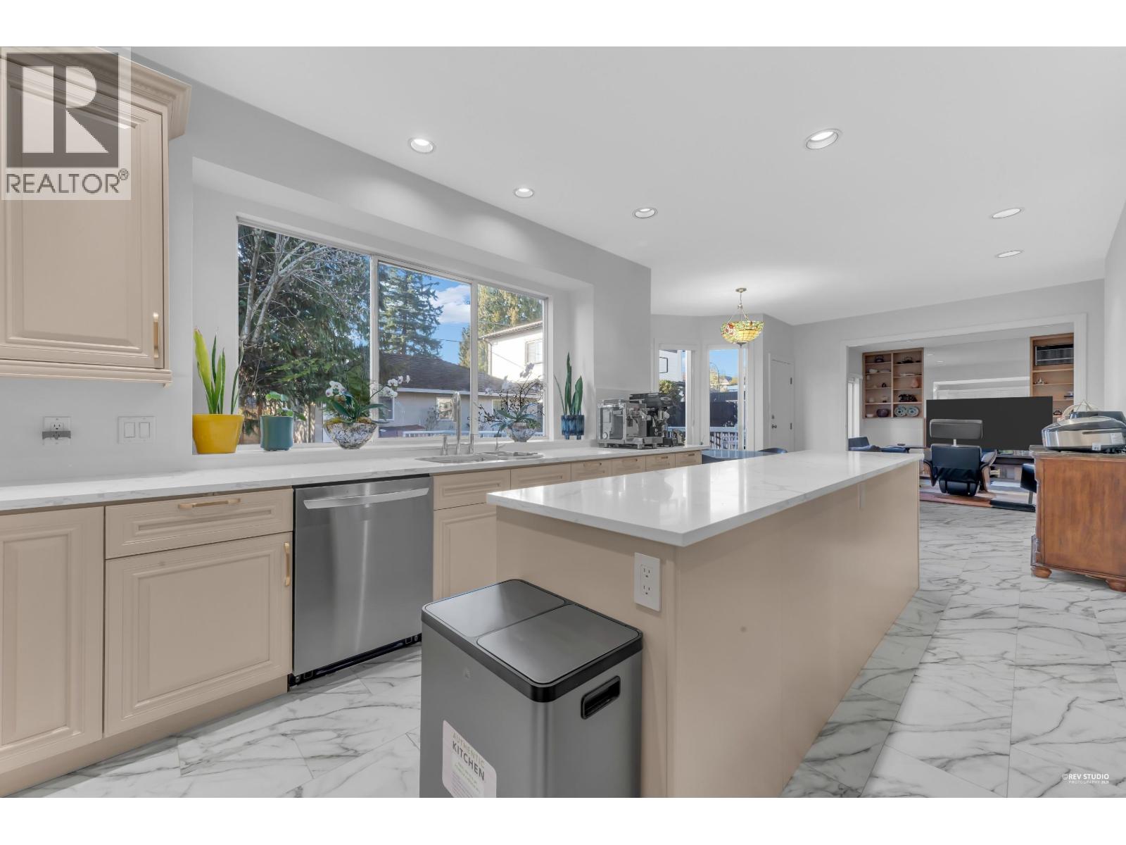 6835 Heather Street Property Photo 1