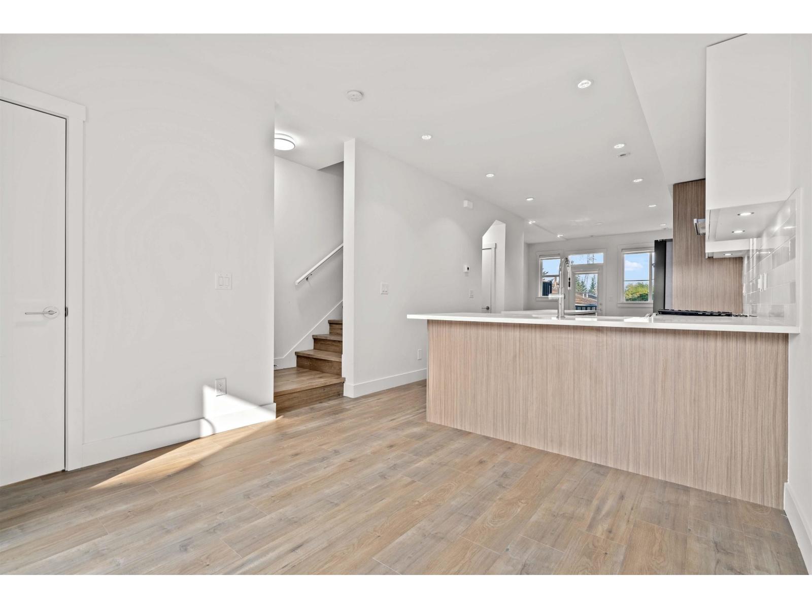 57 11556 72a Avenue Property Photo 6