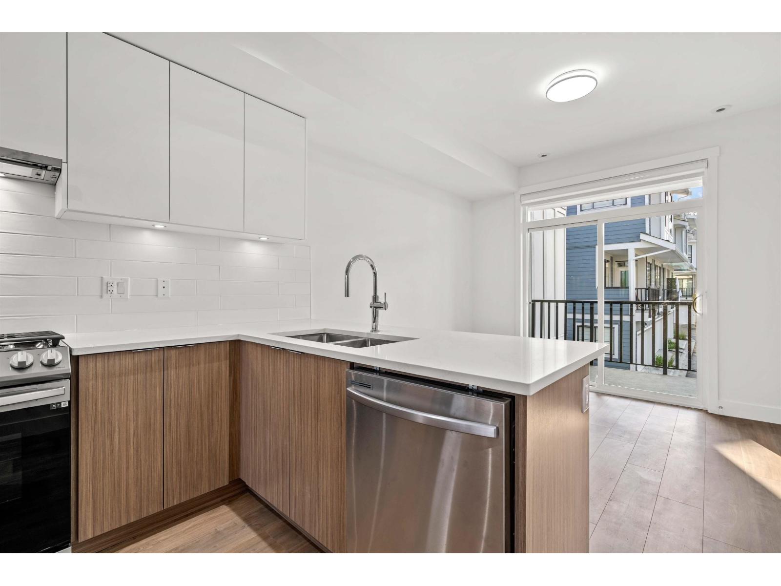 57 11556 72a Avenue Property Photo 13
