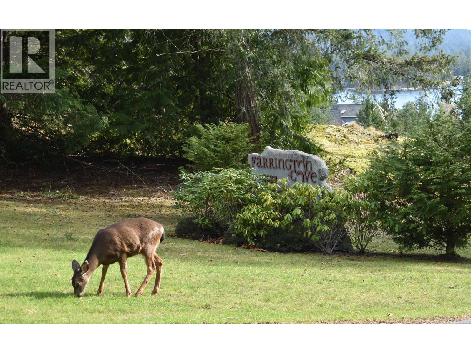 7 4622 SINCLAIR BAY ROAD Property Photo 1