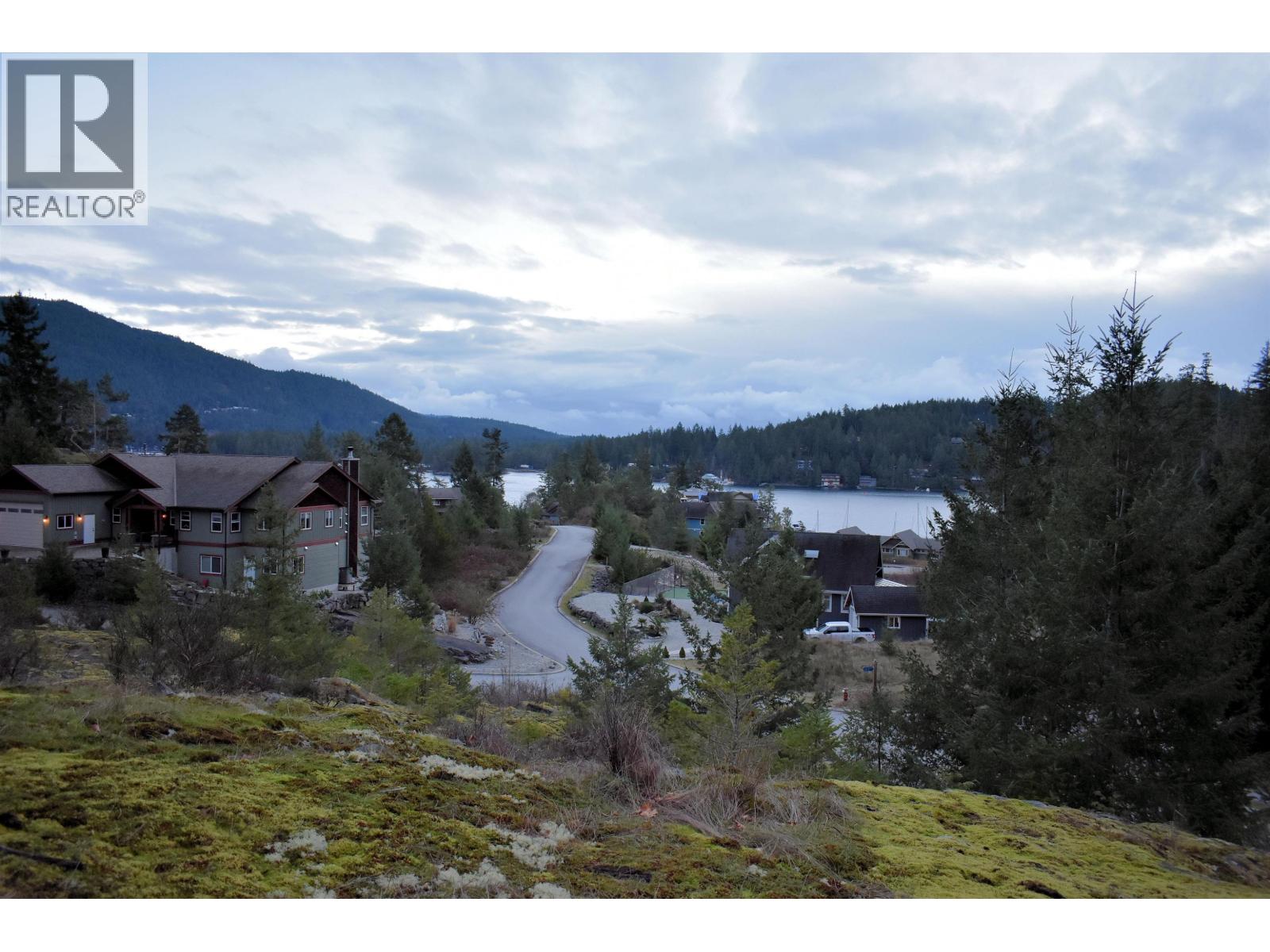 7 4622 Sinclair Bay Road Property Photo 4