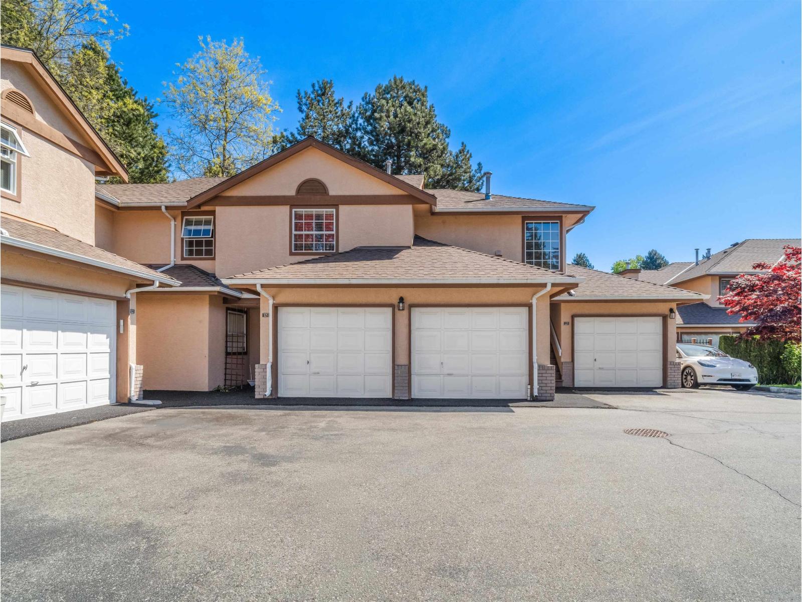 221 14861 98 AVENUE Property Photo 1