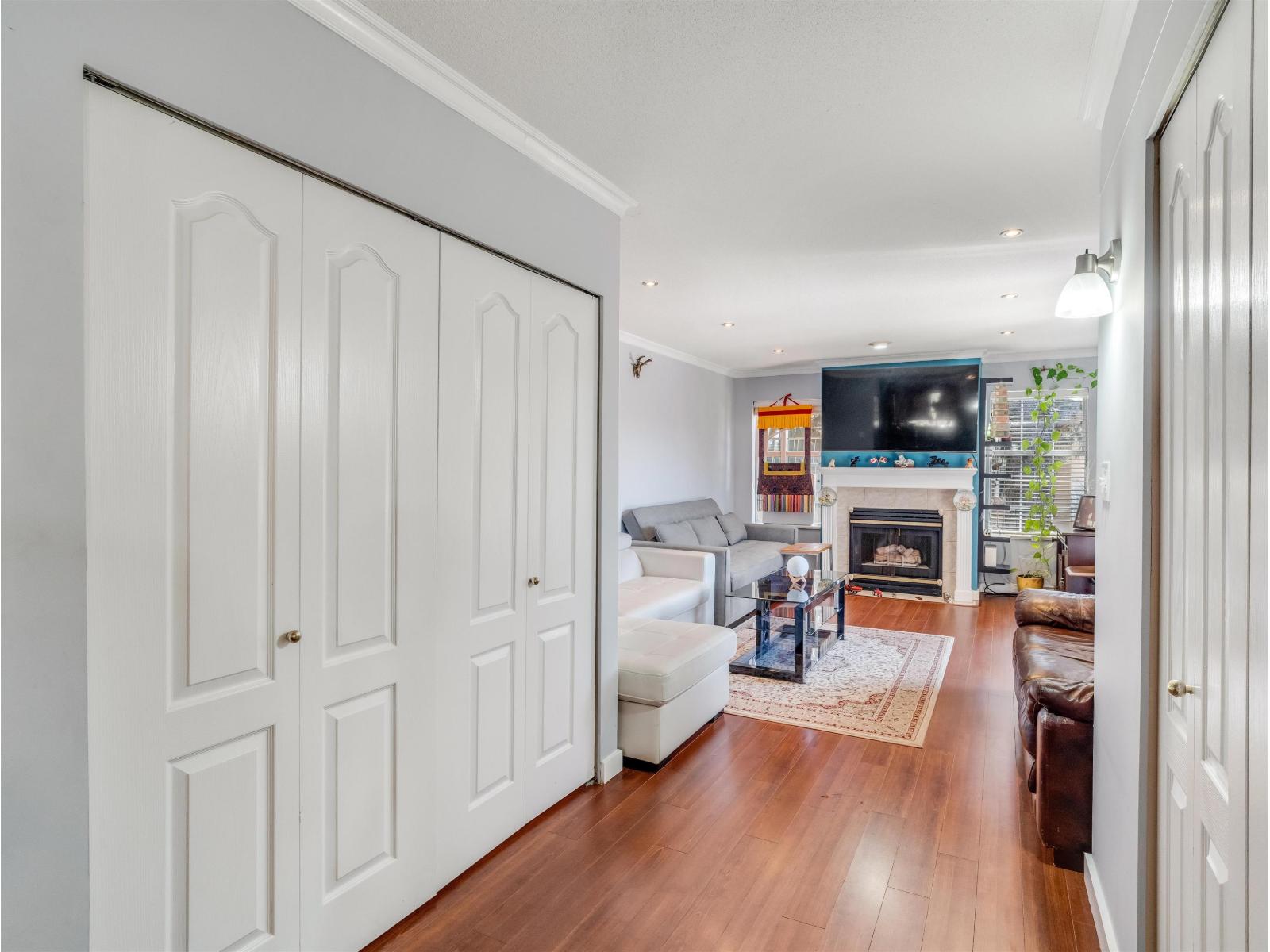 221 14861 98 Avenue Property Photo 9