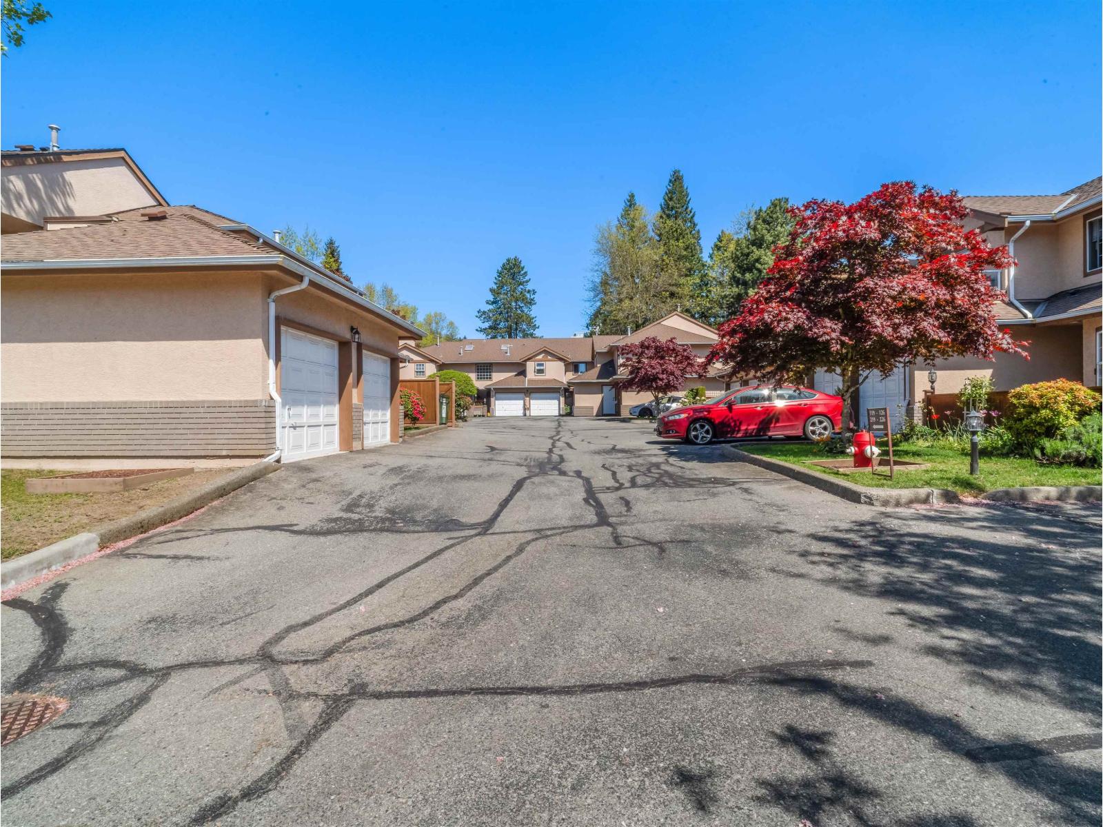 221 14861 98 Avenue Property Photo 27