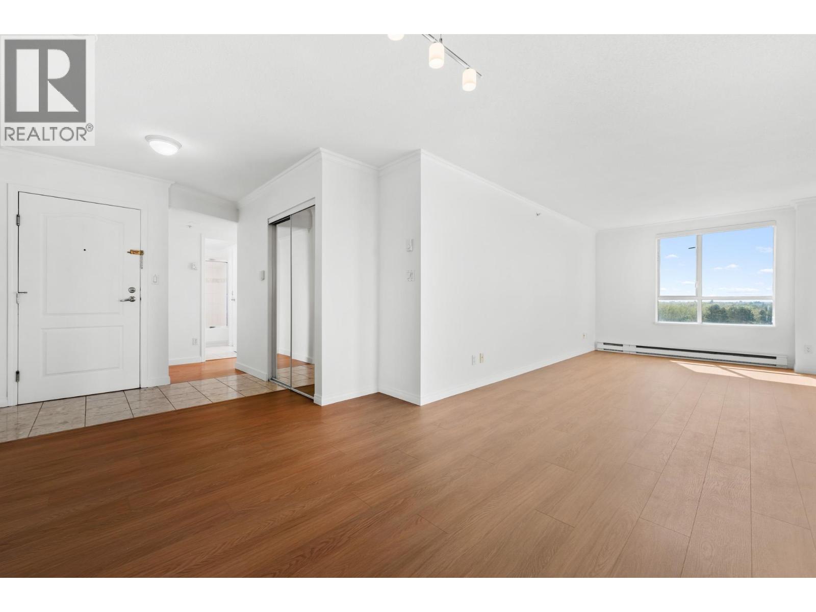 1100 7680 Granville Avenue Property Photo 6