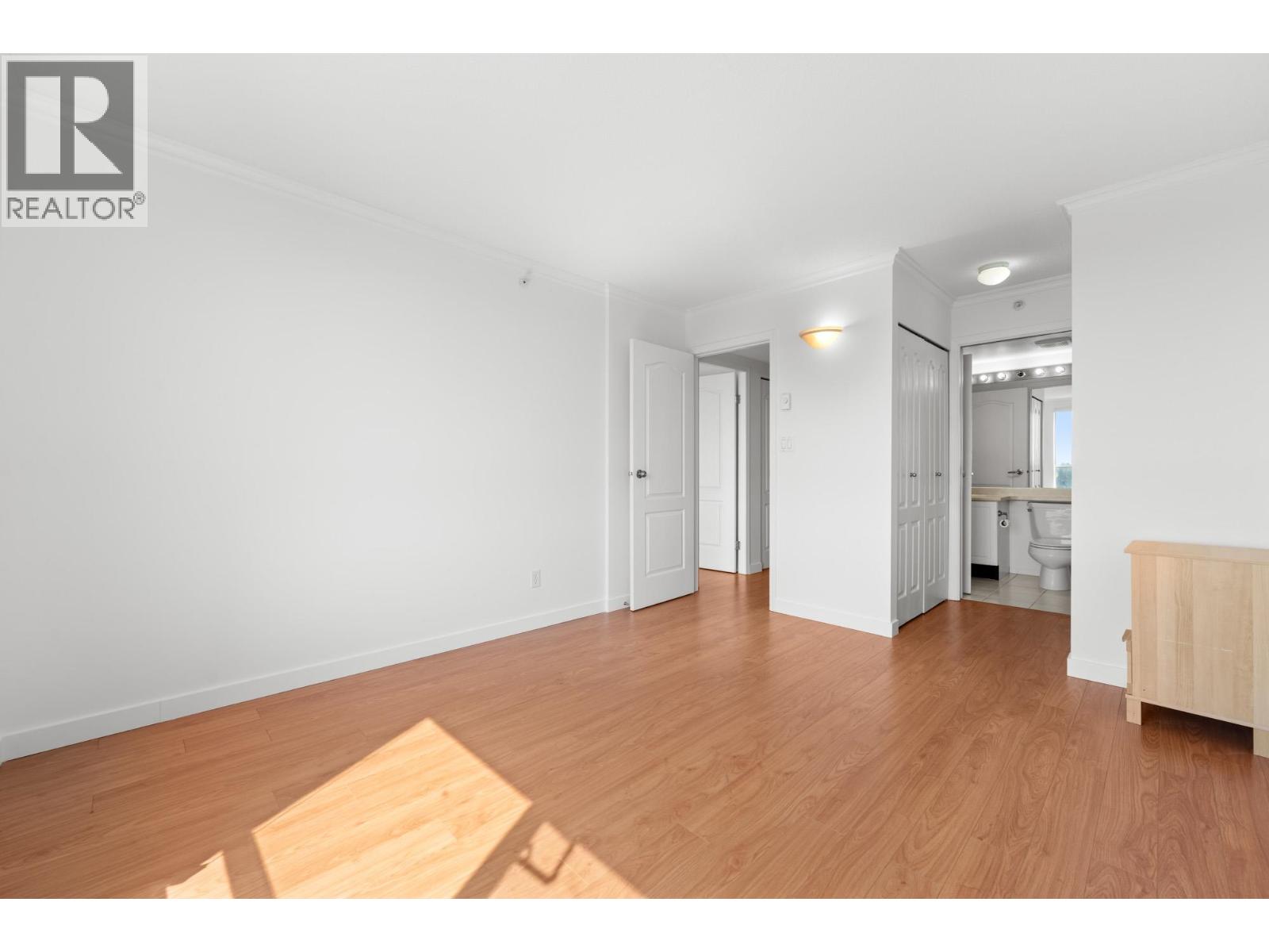 1100 7680 Granville Avenue Property Photo 15