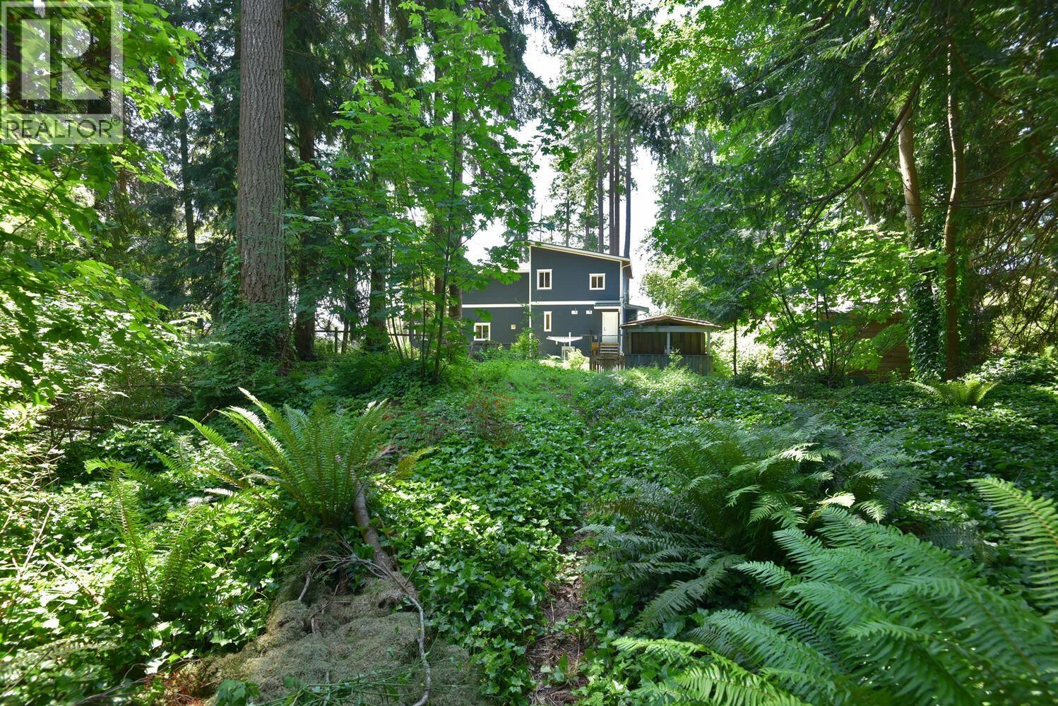 1590 Ocean Beach Esplanade Property Photo 2