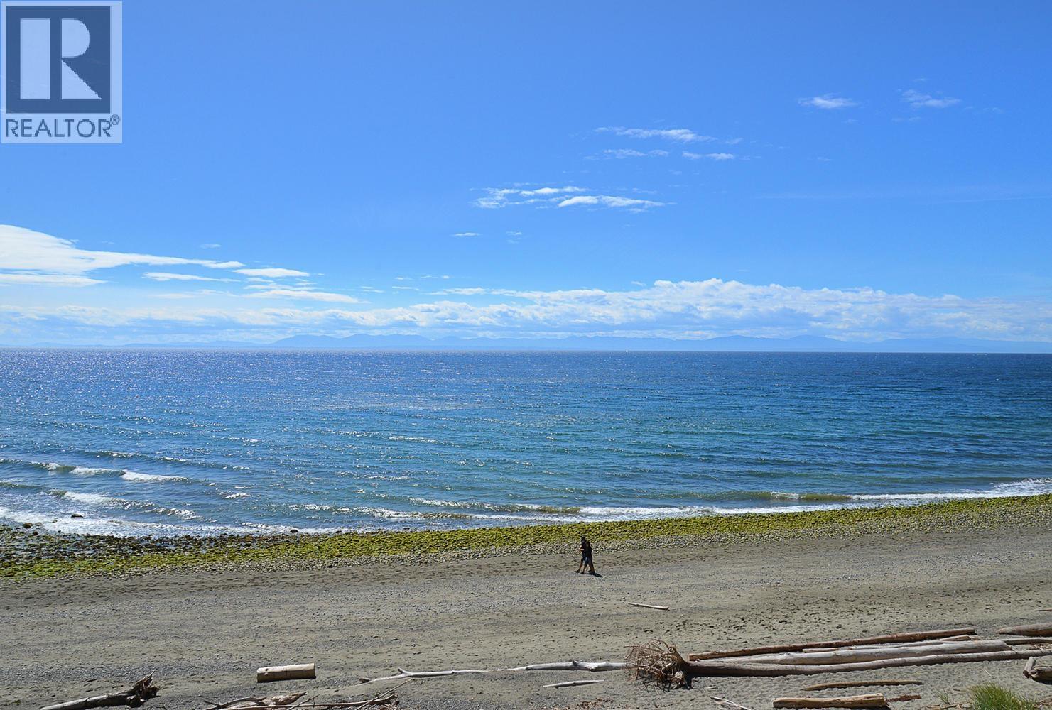 1590 Ocean Beach Esplanade Property Photo 3