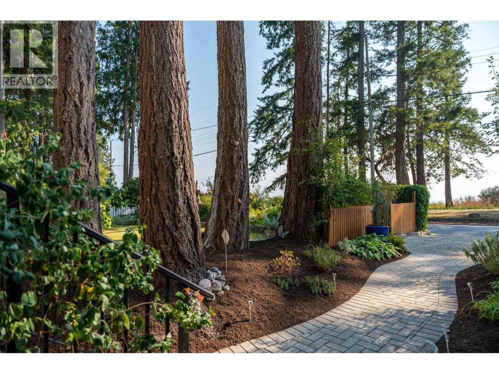 1590 Ocean Beach Esplanade Property Photo 5