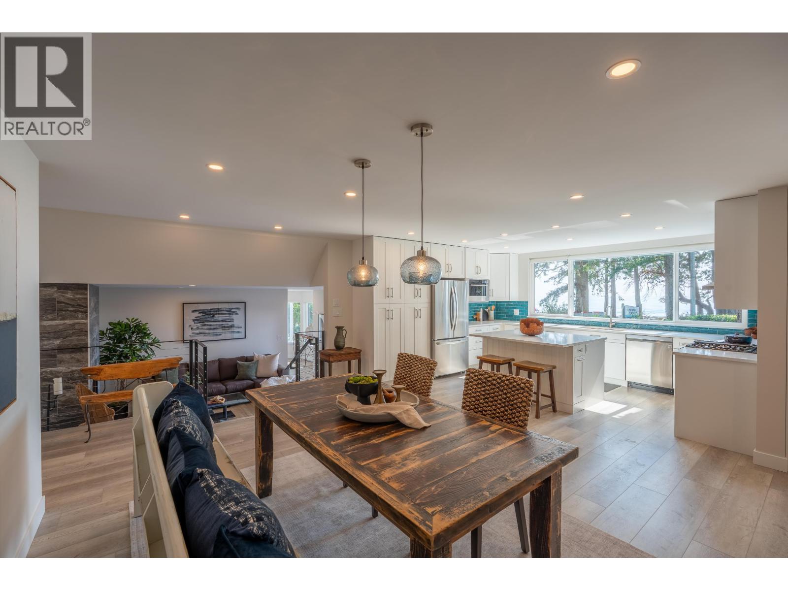 1590 Ocean Beach Esplanade Property Photo 12