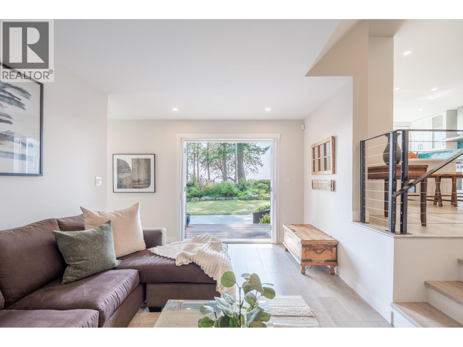 1590 Ocean Beach Esplanade Property Photo 19