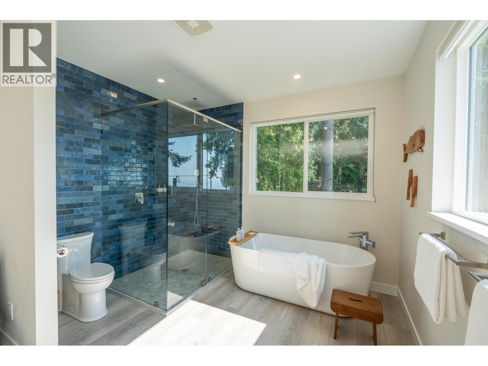 1590 Ocean Beach Esplanade Property Photo 27