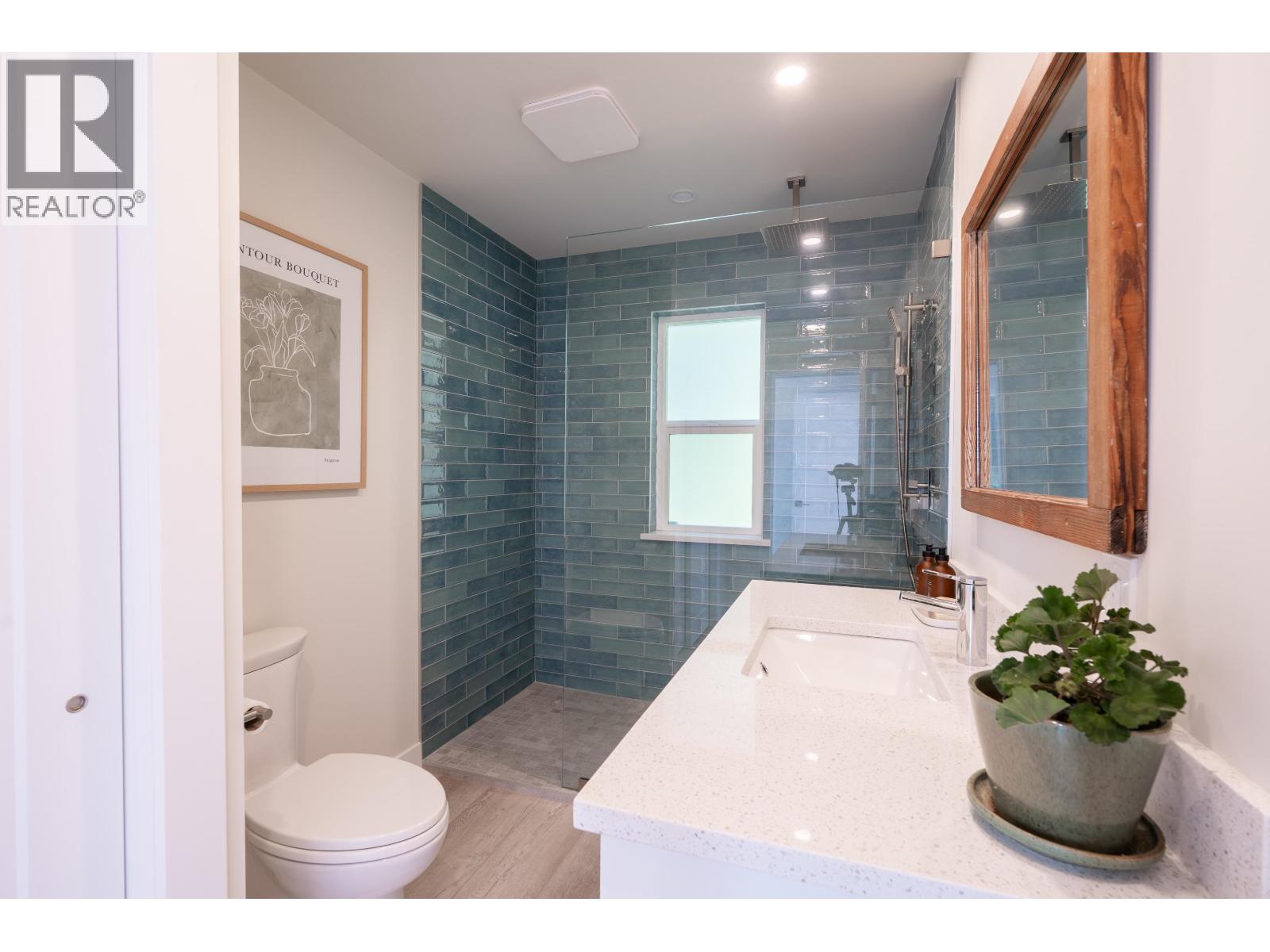 1590 Ocean Beach Esplanade Property Photo 36