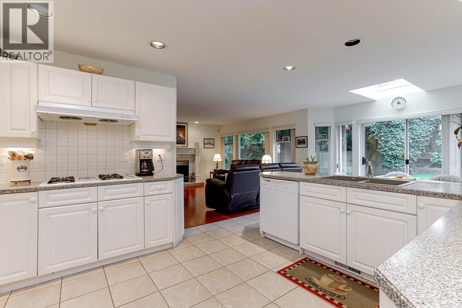 1254 Pacific Drive Property Photo 11