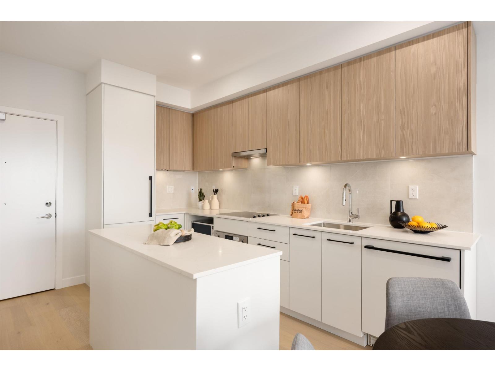 301 5398 207 Street Property Photo 2