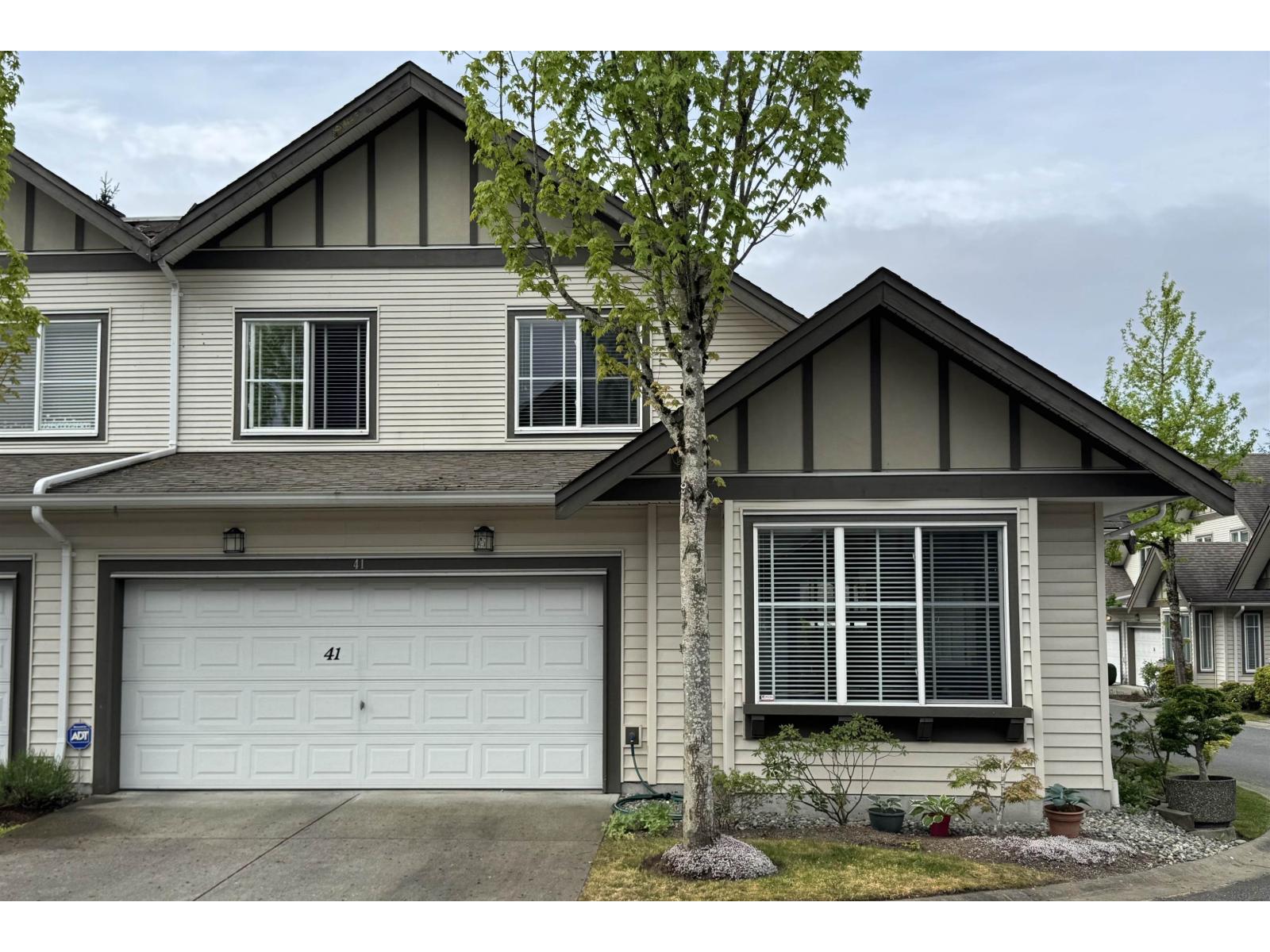41 15868 85 Avenue Property Photo 1