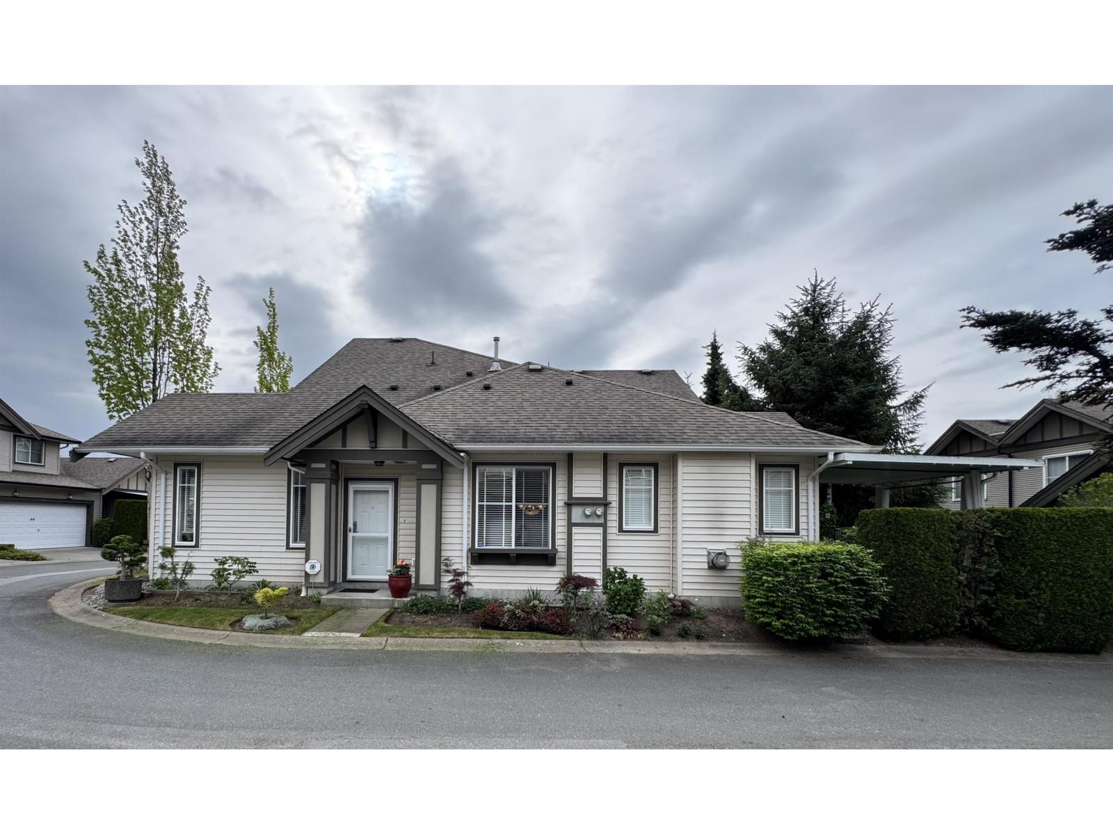 41 15868 85 Avenue Property Photo 3