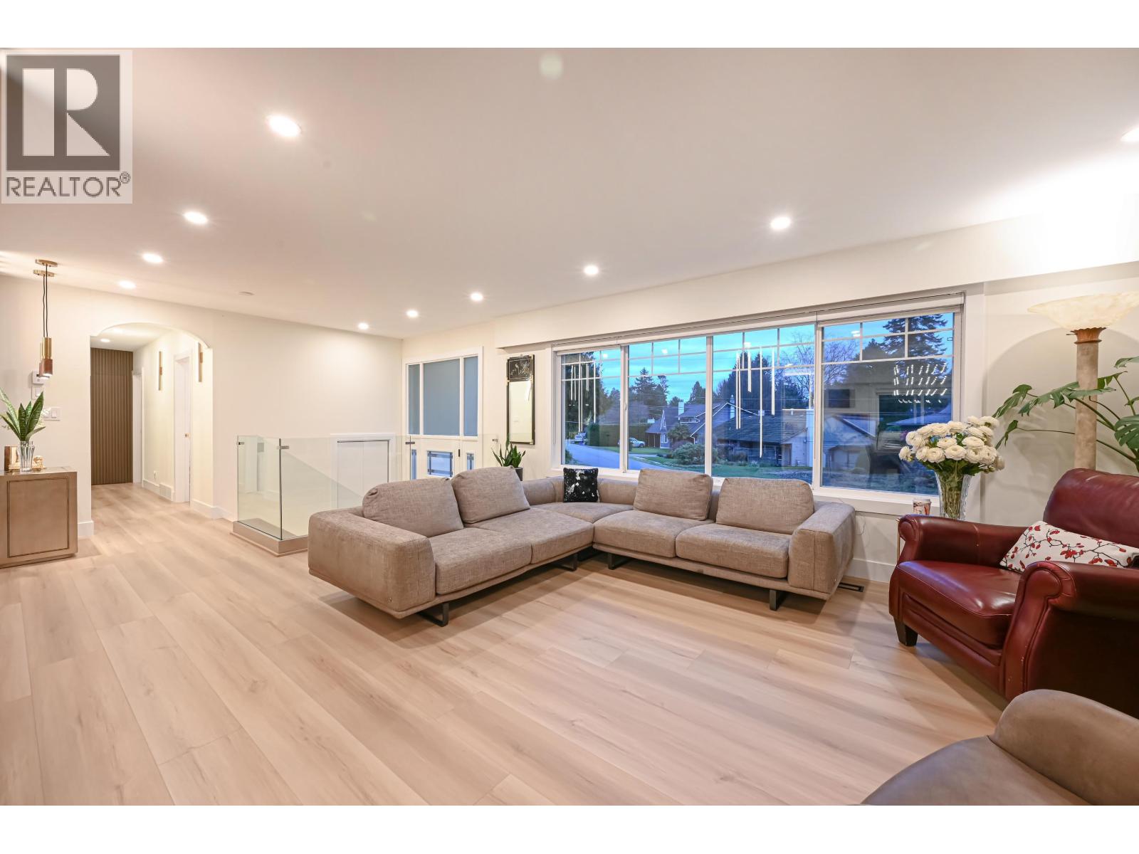1409 WINDSOR CRESCENT
