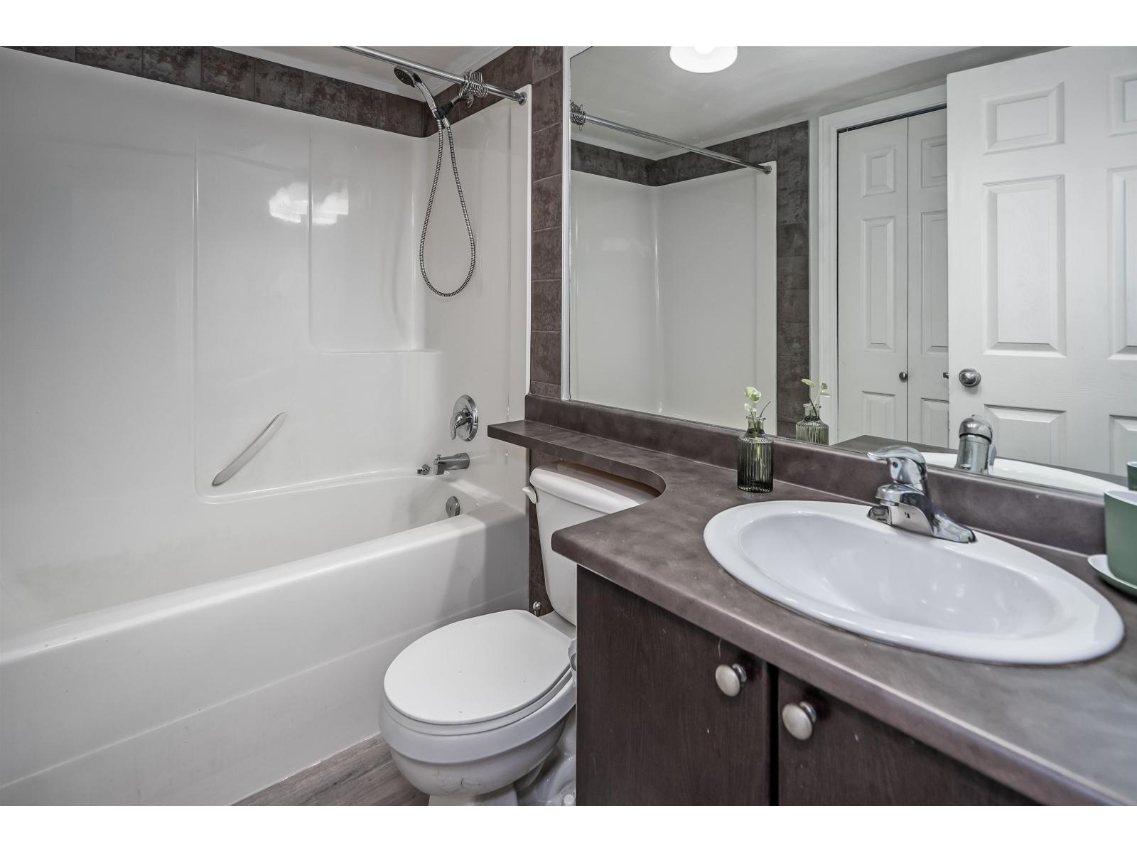 213 5438 198 Street Property Photo 15