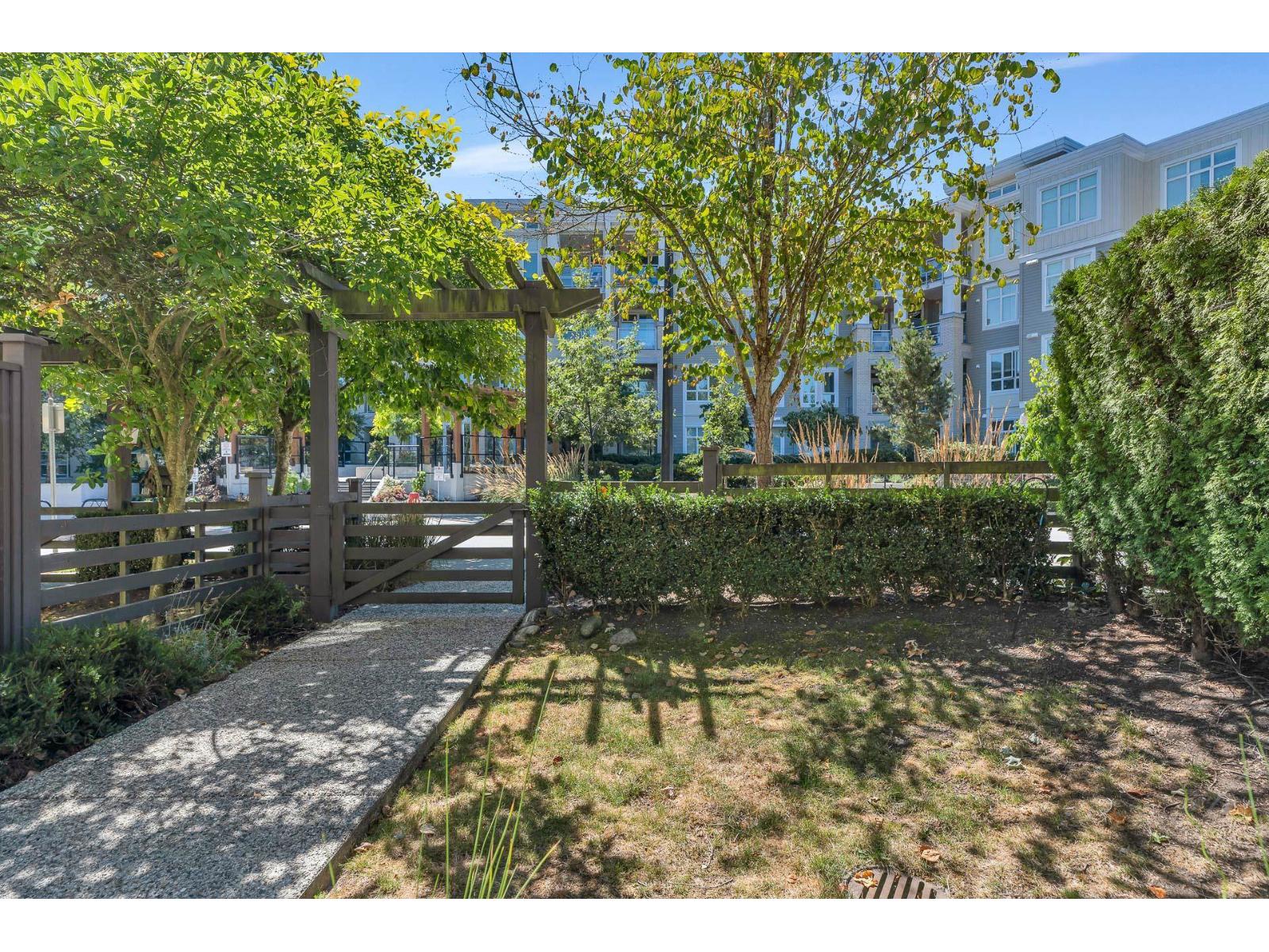 22 15405 31 Avenue Property Photo 2