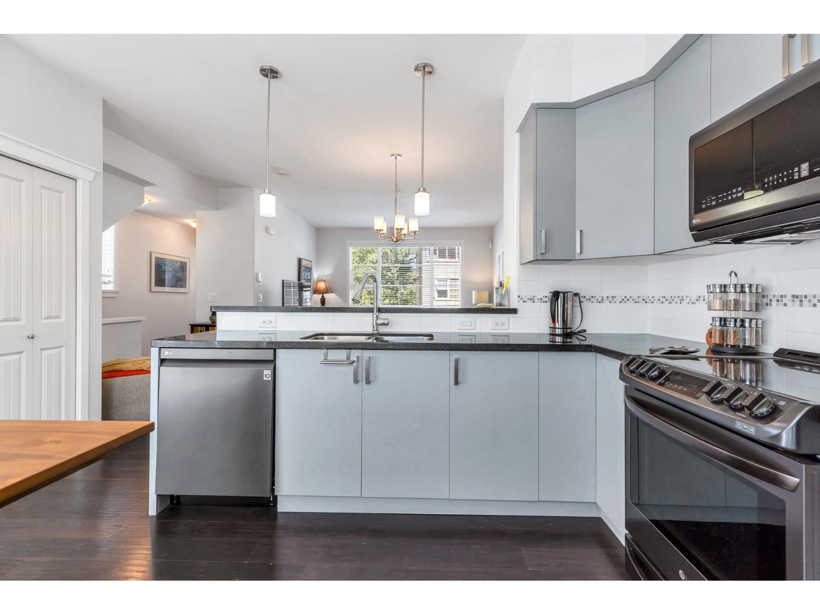 22 15405 31 Avenue Property Photo 15