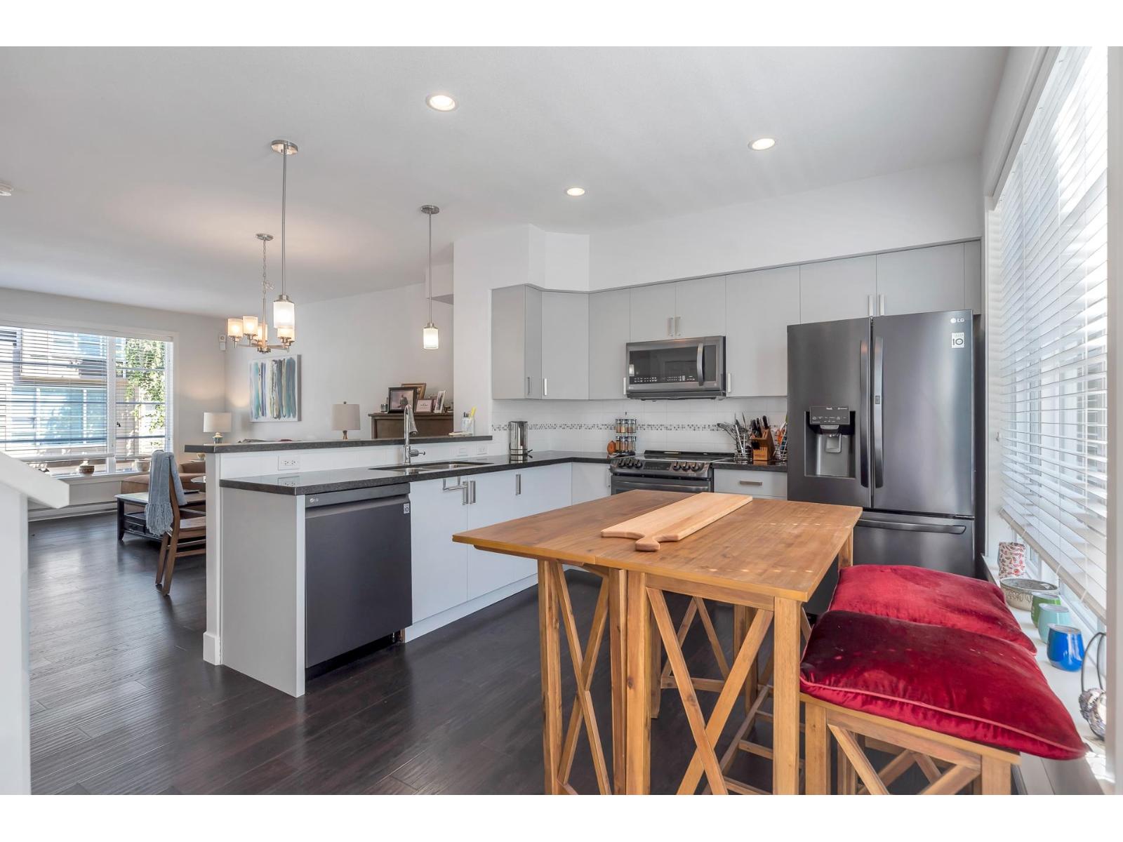 22 15405 31 Avenue Property Photo 17