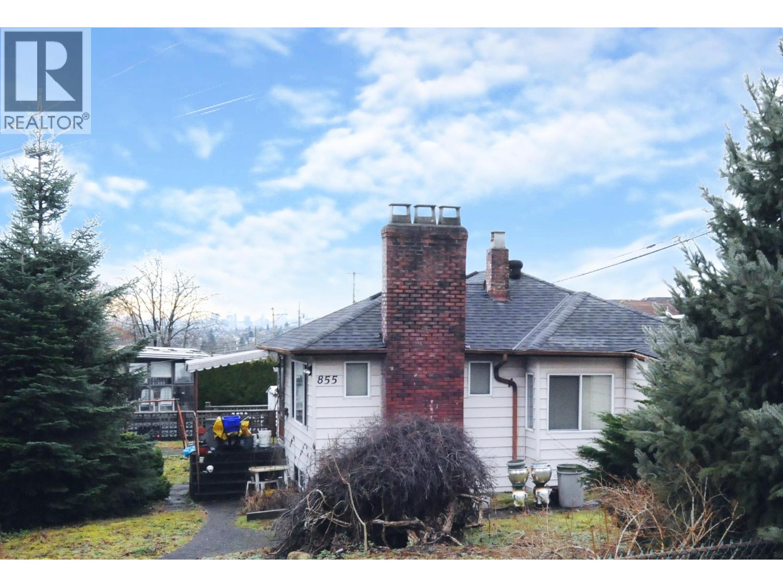 855 MACDONALD AVENUE