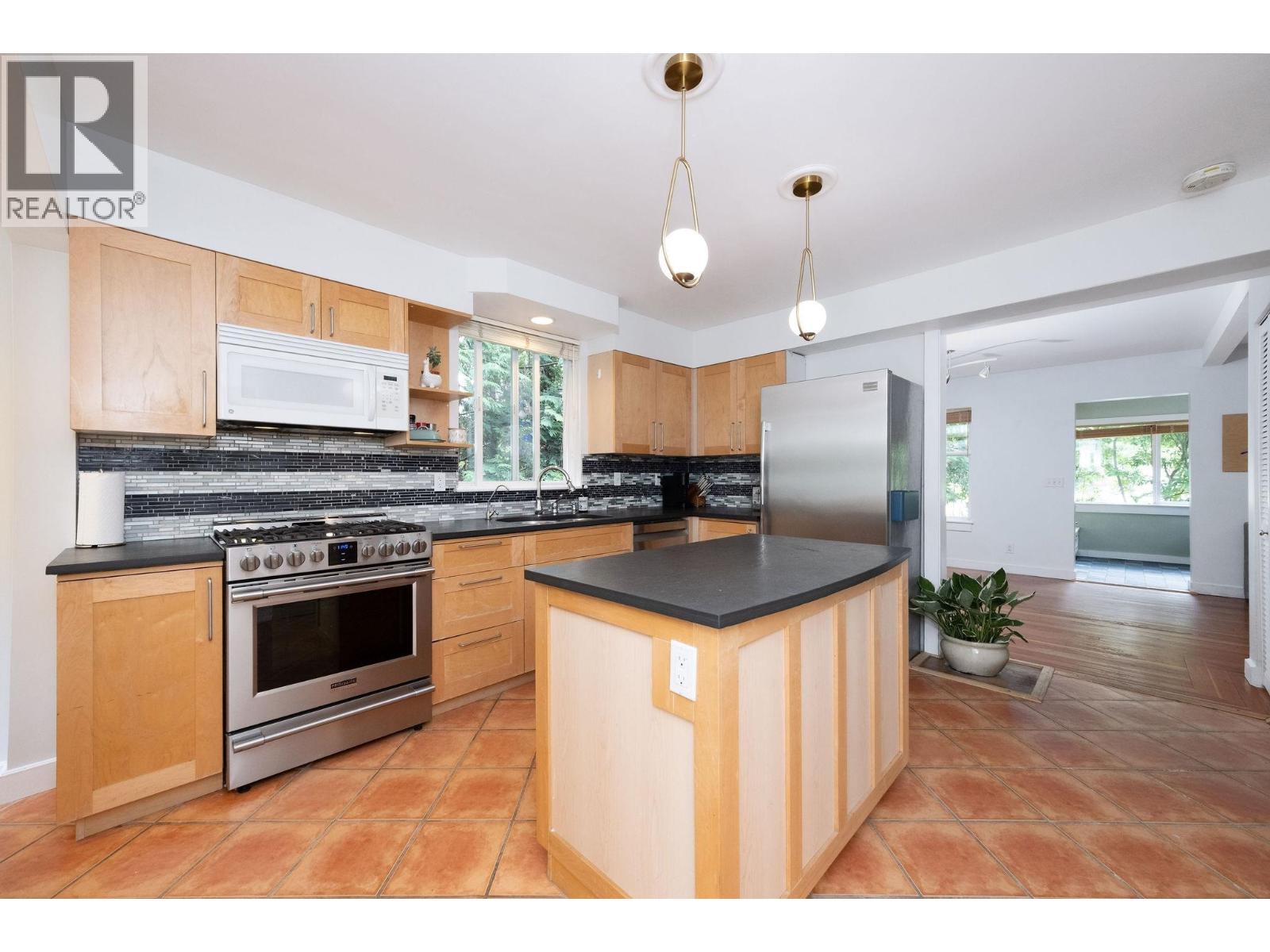 1075 Gladwin Drive Property Photo 14