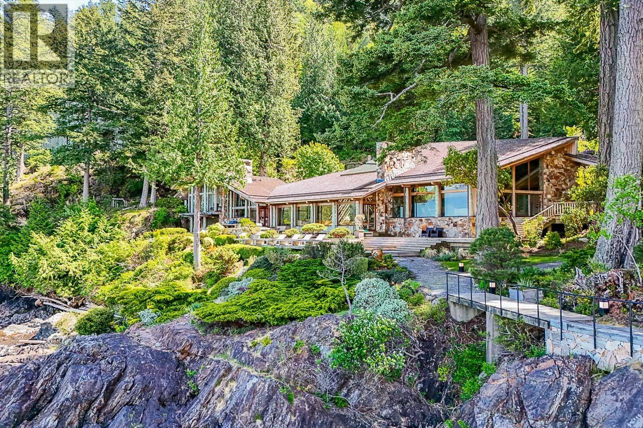 370-374 Smugglers Cove Road Property Photo 1