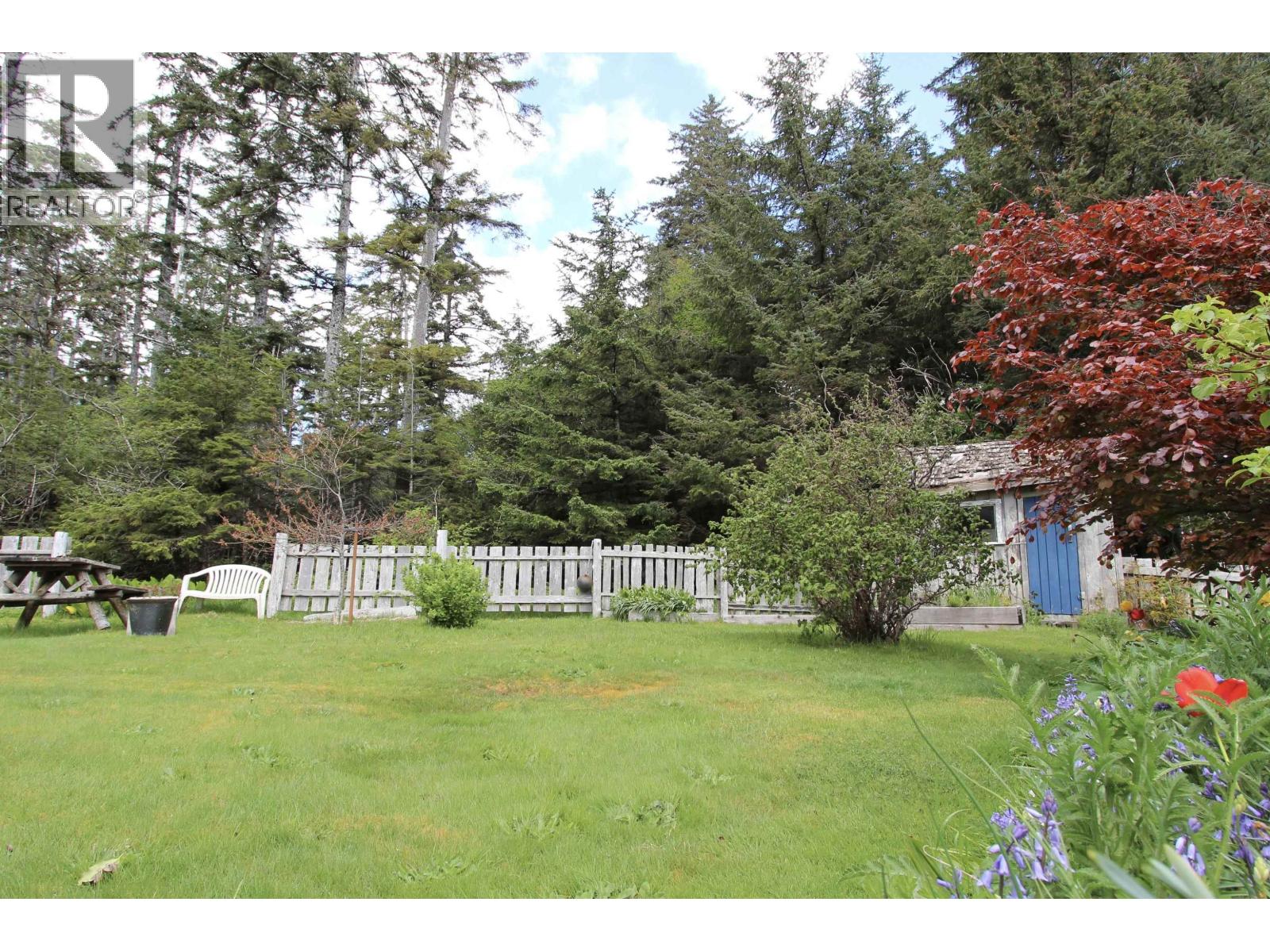 556 Davis Road Property Photo 13