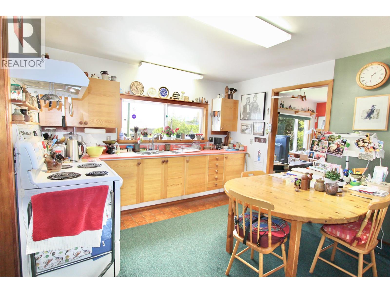 556 Davis Road Property Photo 16