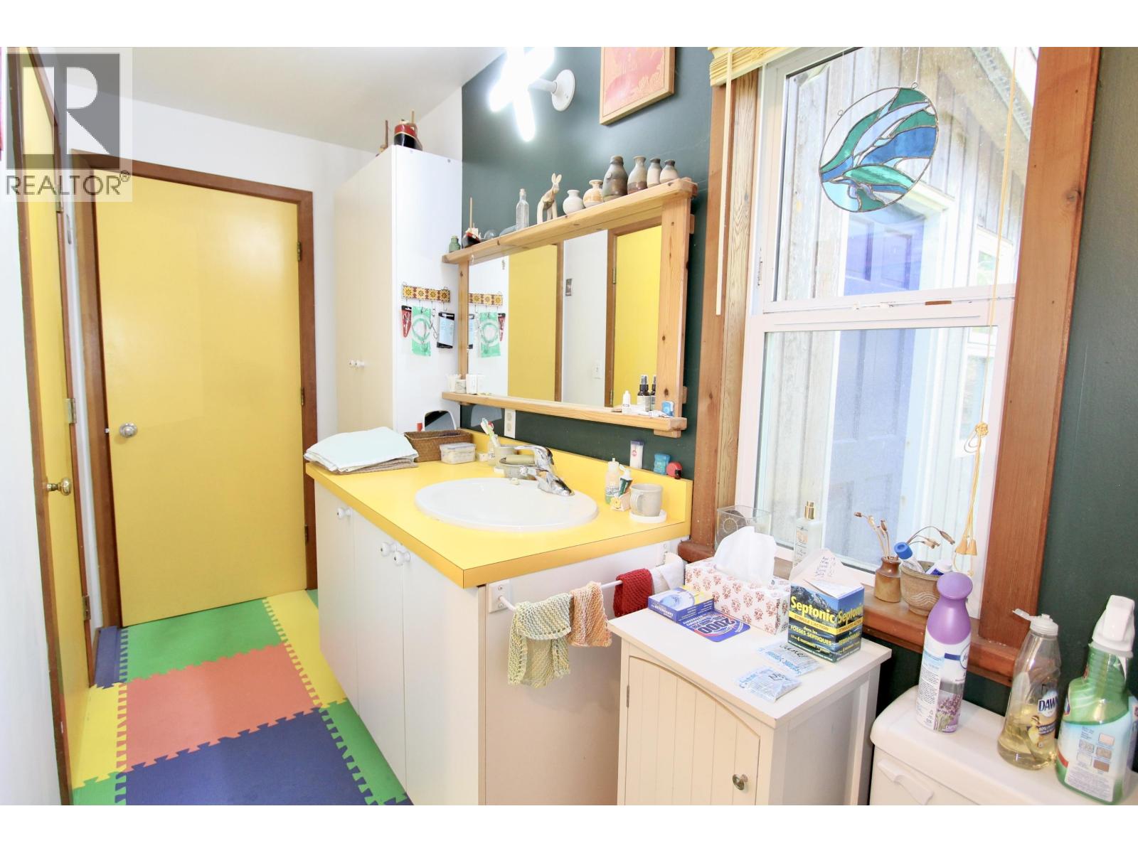 556 Davis Road Property Photo 18