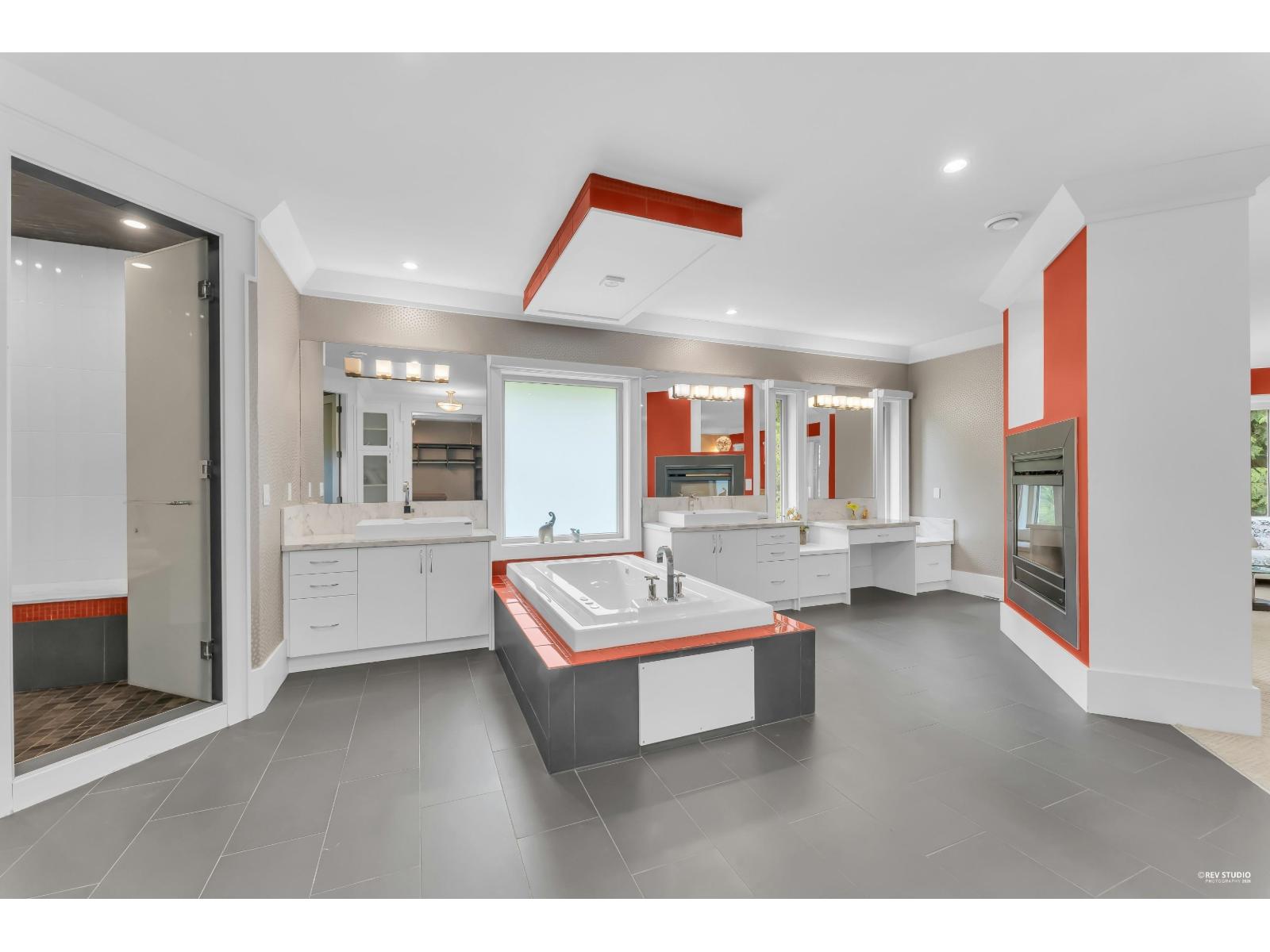 3575 140 Street Property Photo 23
