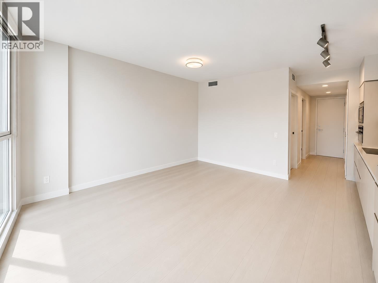 620 180 E 2nd Avenue Property Photo 2