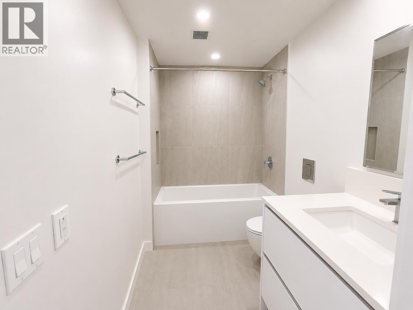 620 180 E 2nd Avenue Property Photo 8