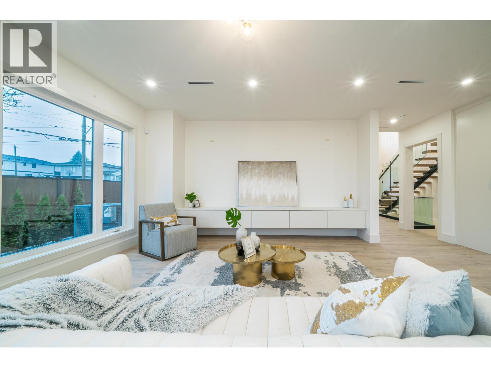 6708 Winch Street Property Photo 14