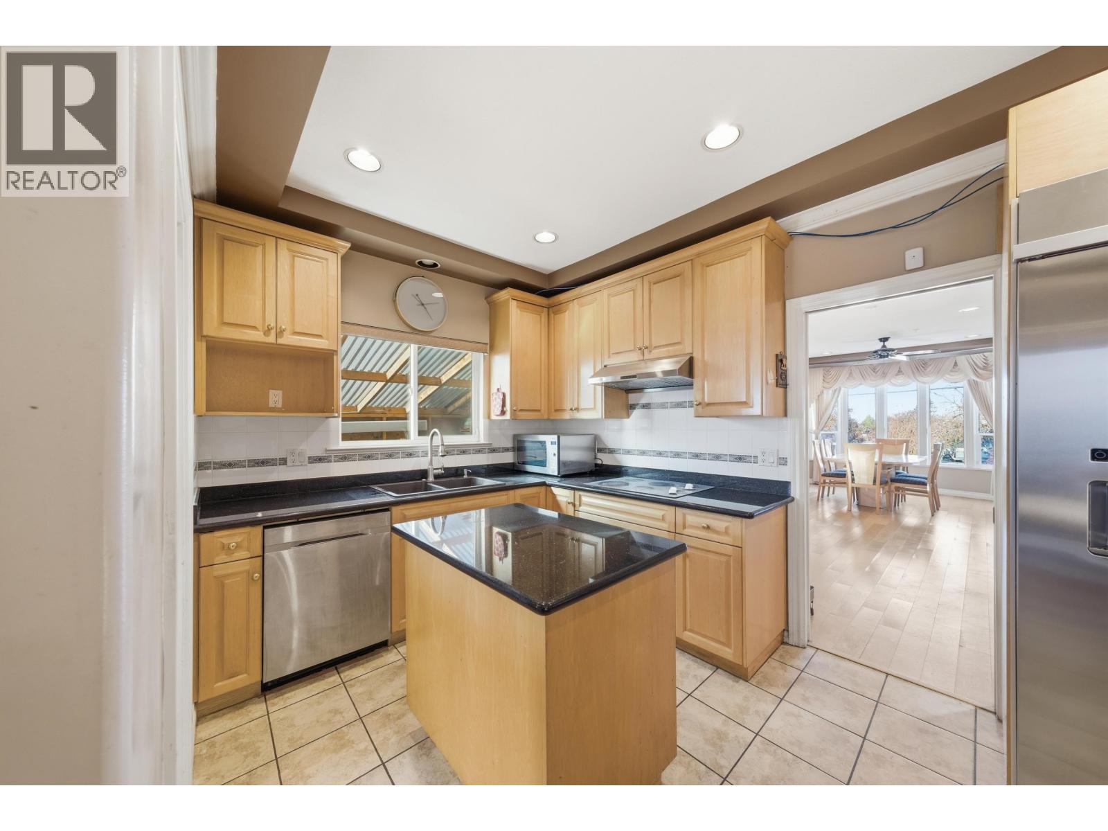 7962 Victoria Drive Property Photo 10