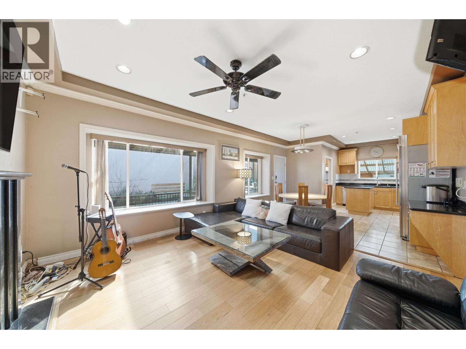 7962 Victoria Drive Property Photo 14