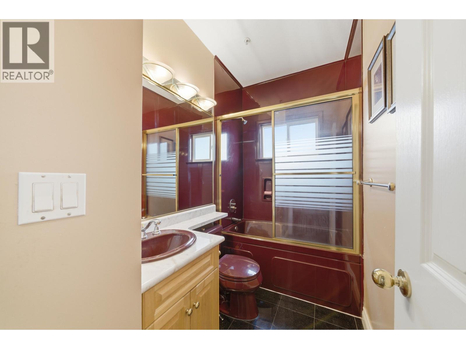 7962 Victoria Drive Property Photo 15