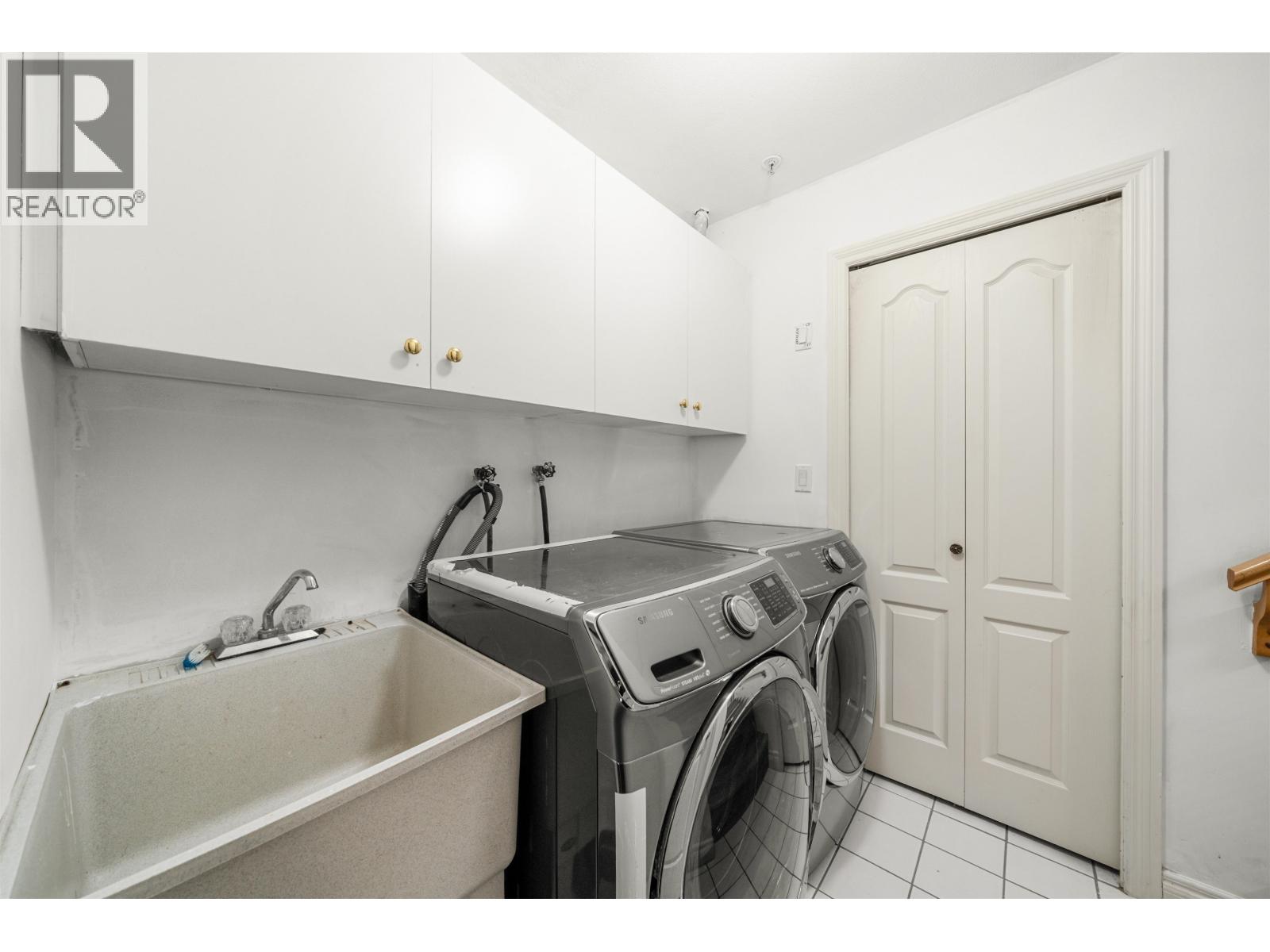 7962 Victoria Drive Property Photo 16