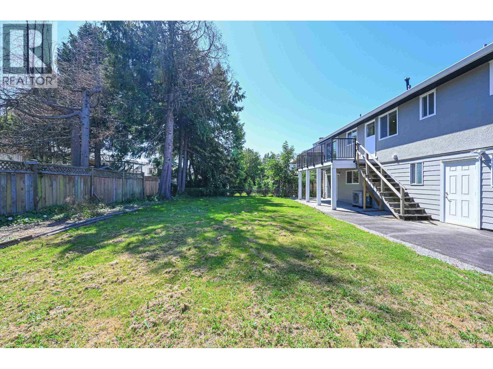 5546 Maple Crescent Property Photo 11