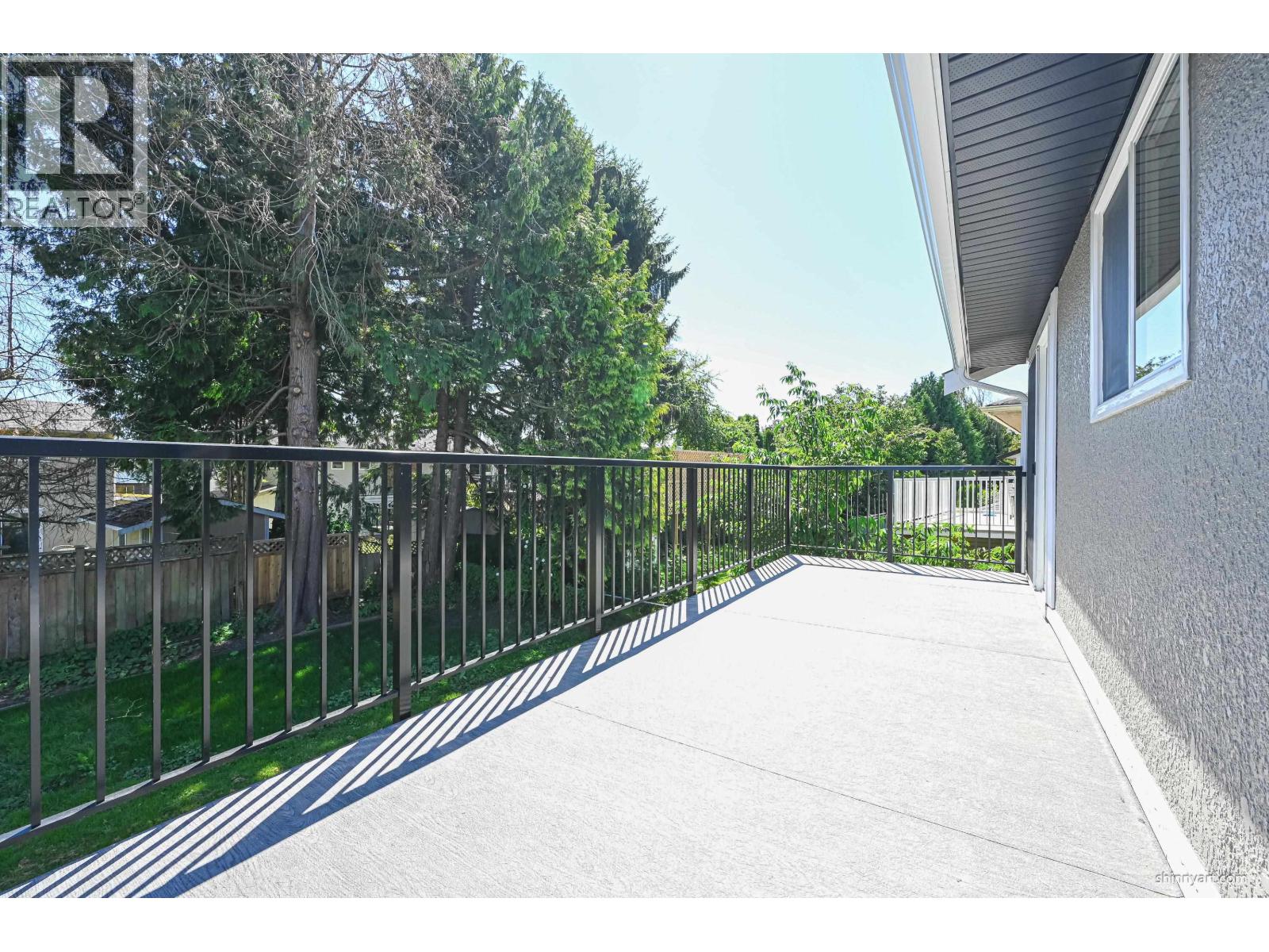 5546 Maple Crescent Property Photo 14