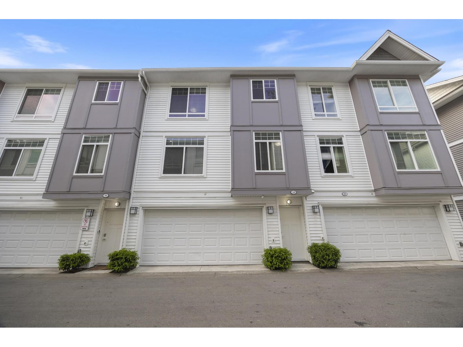 53 11267 133 STREET Property Photo 1